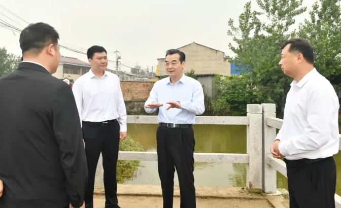 史志军调研生态环境保护工作并开展巡河